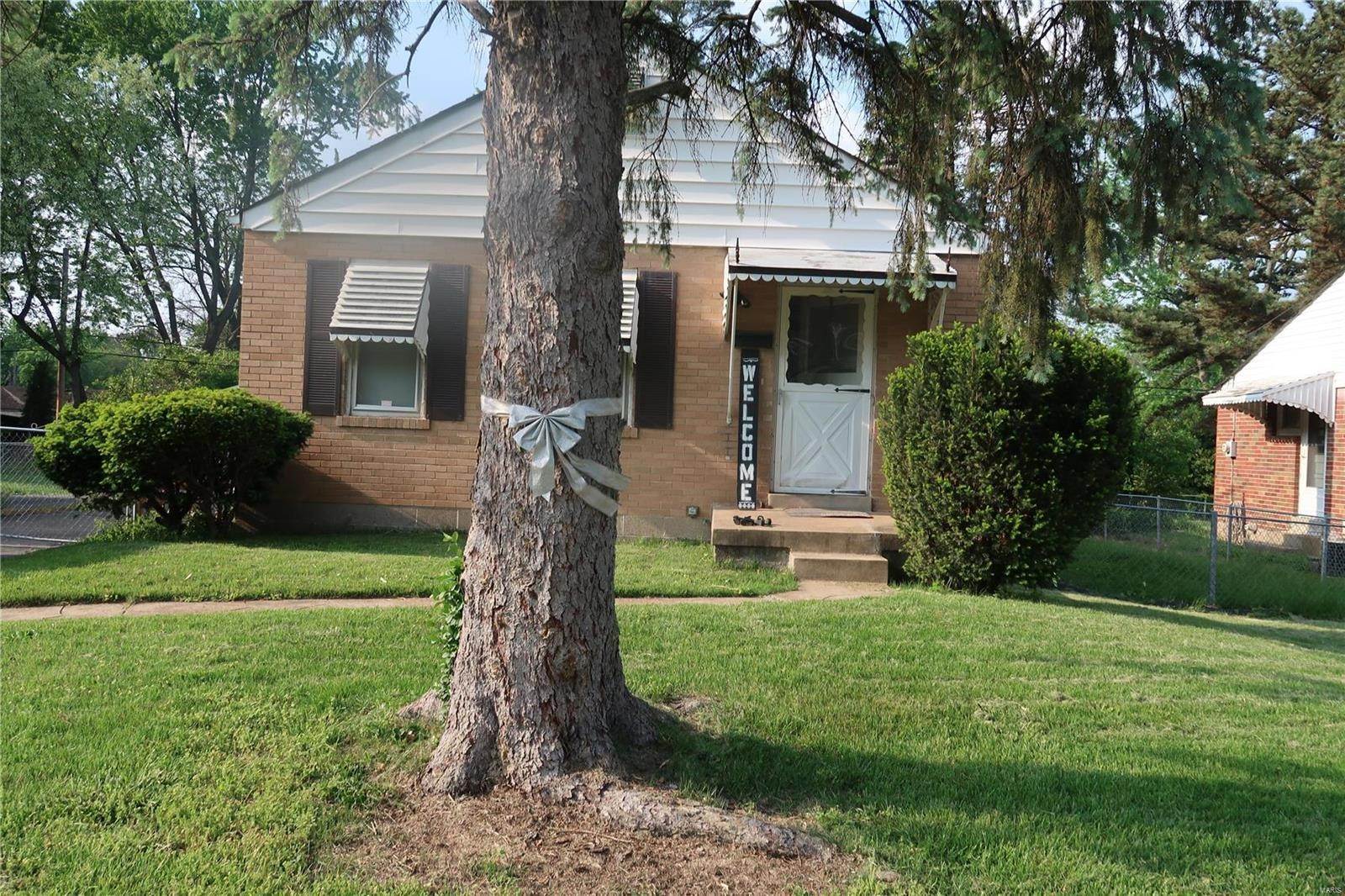 2. Single Family Homes for Sale at 9105 Guthrie Avenue Berkeley, Missouri 63134 United States