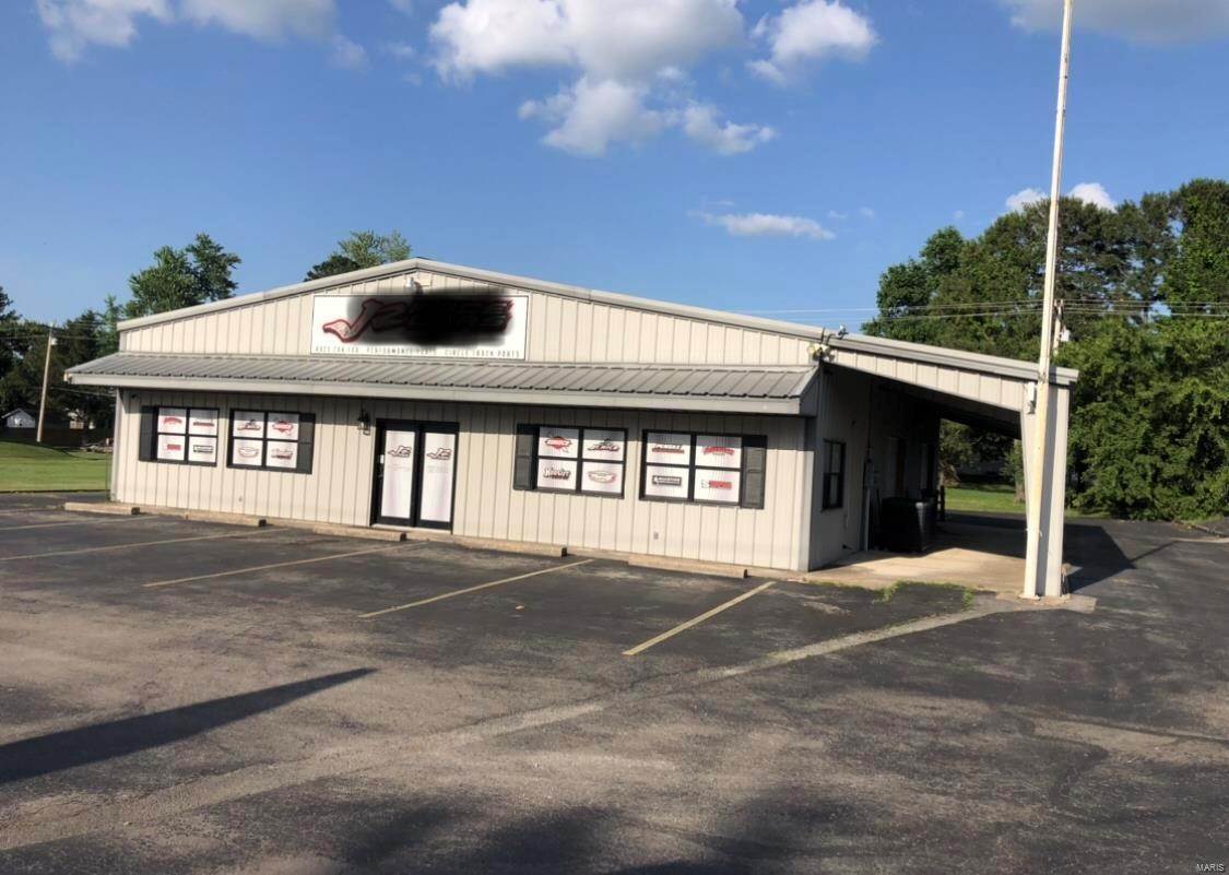 4. Commercial for Sale at 1518 W Elm Street Lebanon, Missouri 65536 United States