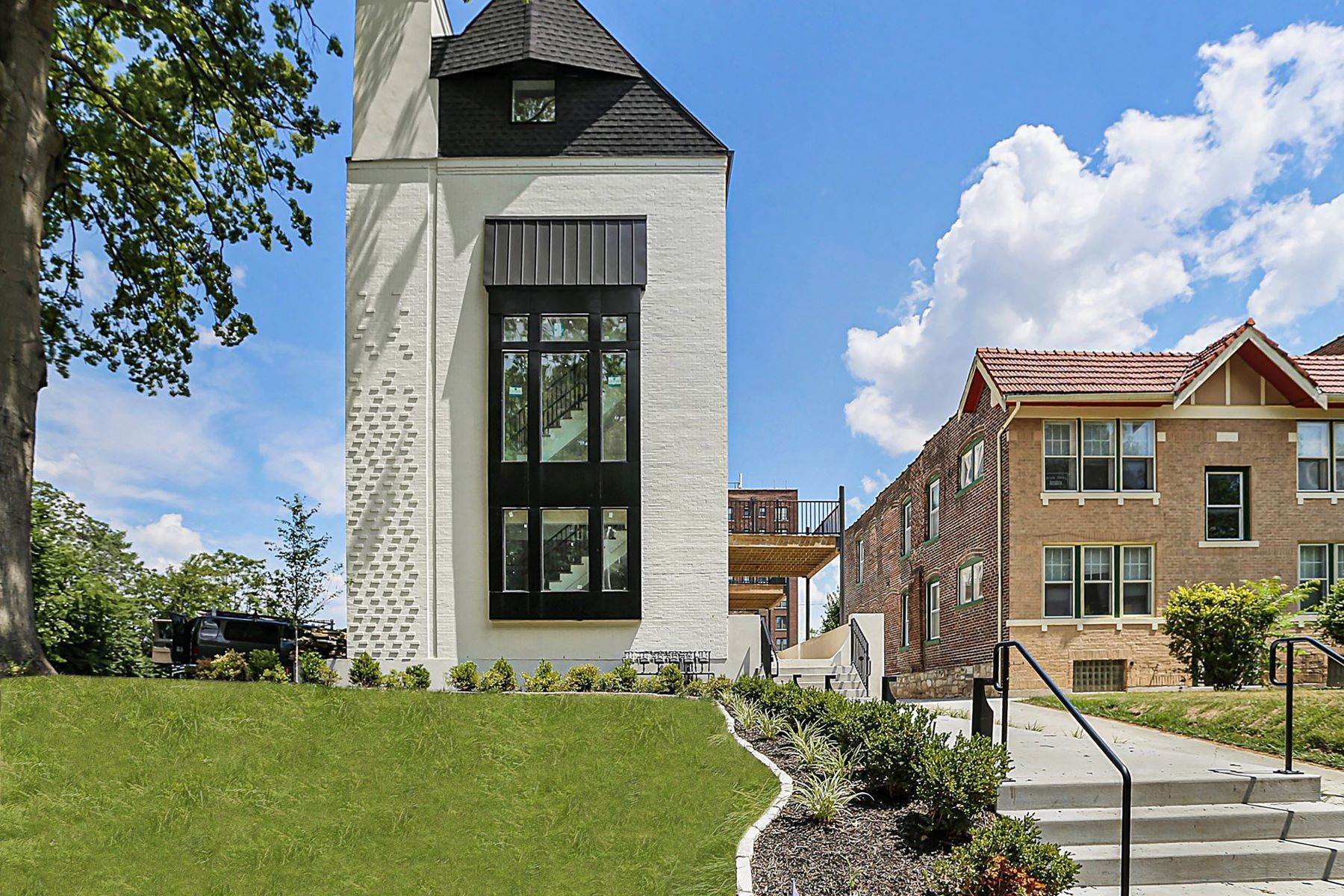 1. Townhouse for Sale at West Village Townhomes - 102 4201 West Pine Boulevard #102 St. Louis, Missouri 63108 United States