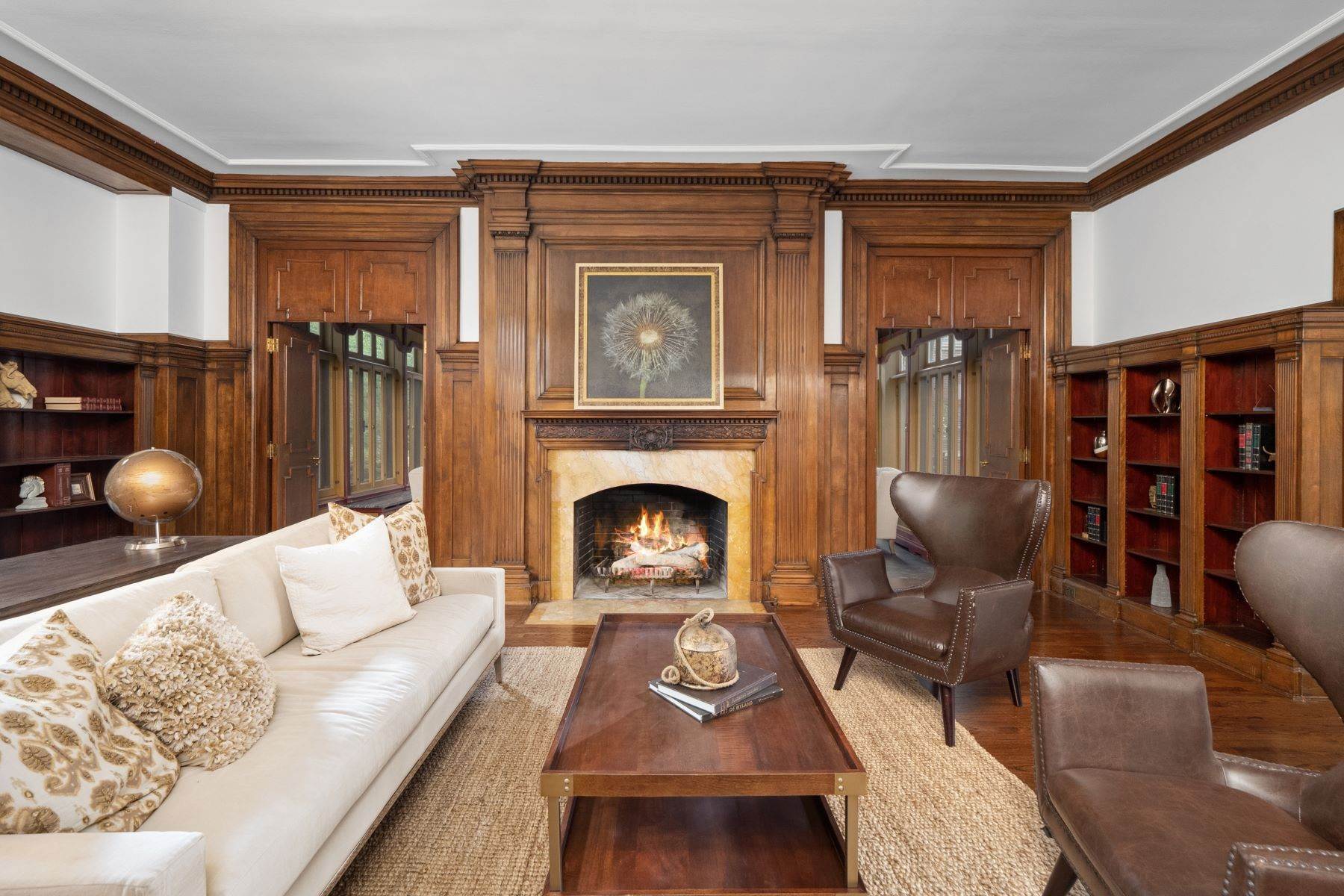 5. Single Family Homes for Sale at Exquisite Tudor Revival 48 Portland Place St. Louis, Missouri 63108 United States