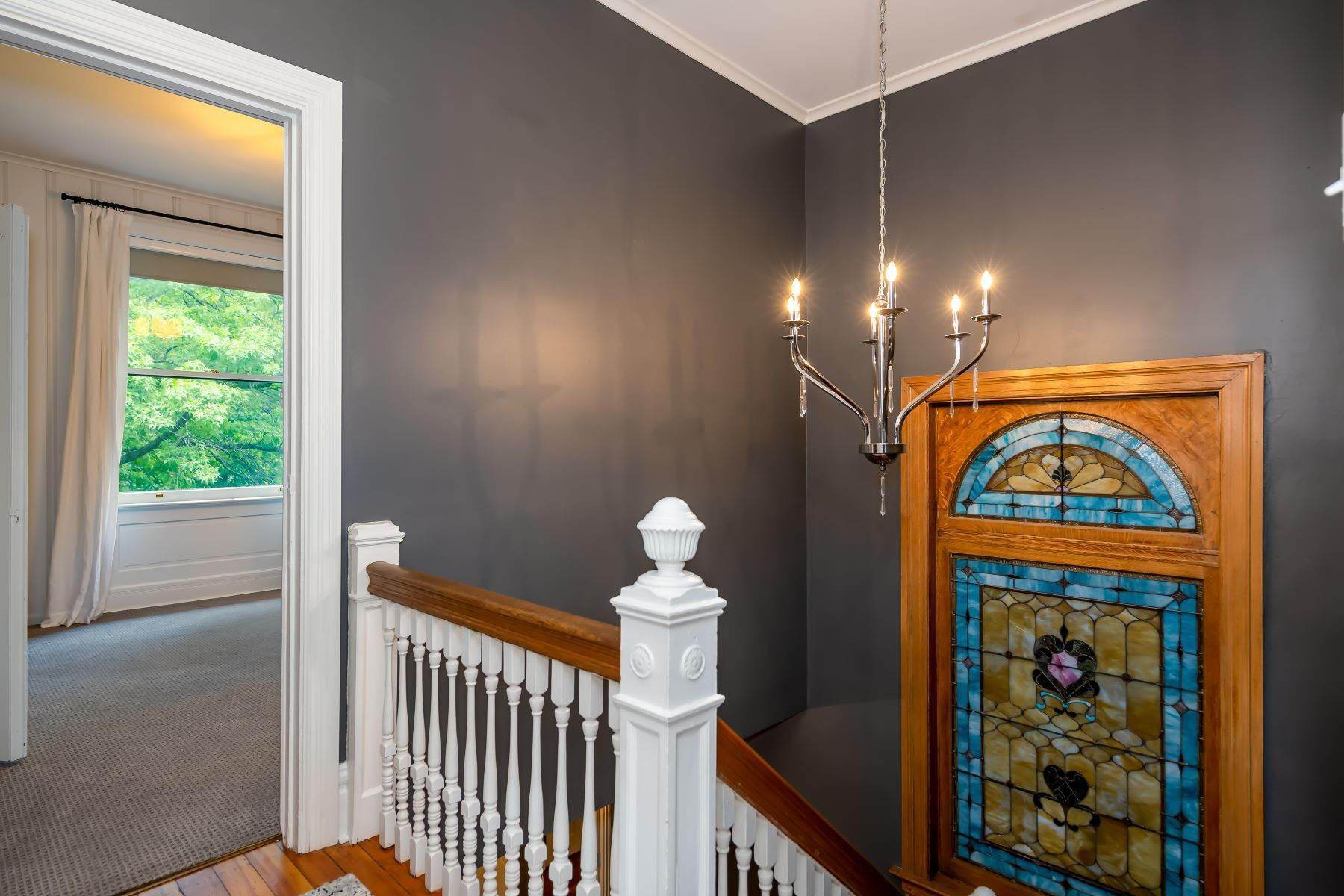 14. Single Family Homes for Sale at Impeccably Updated Central West End Gem 4615 Maryland Avenue St. Louis, Missouri 63108 United States