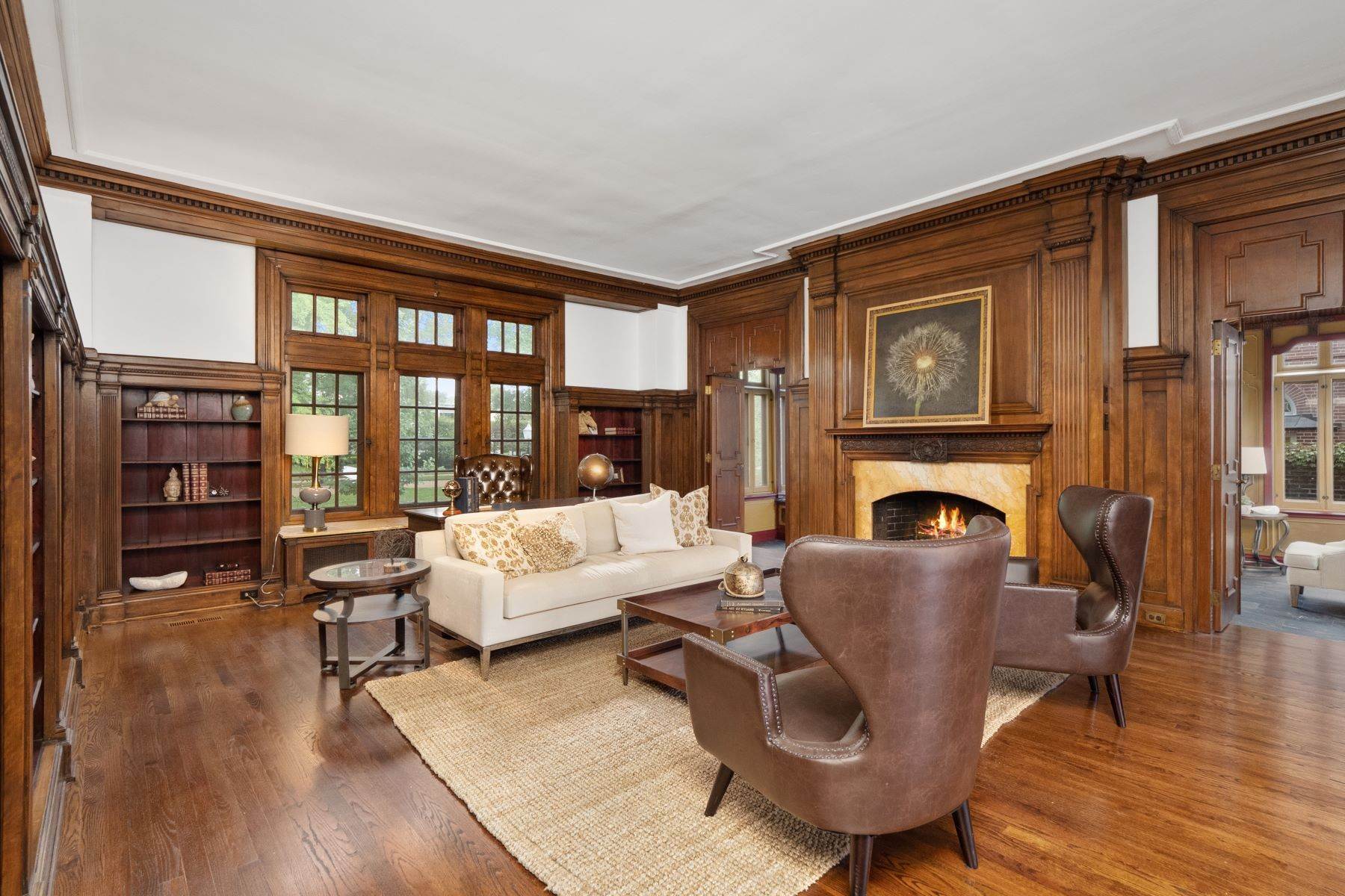 6. Single Family Homes for Sale at Exquisite Tudor Revival 48 Portland Place St. Louis, Missouri 63108 United States