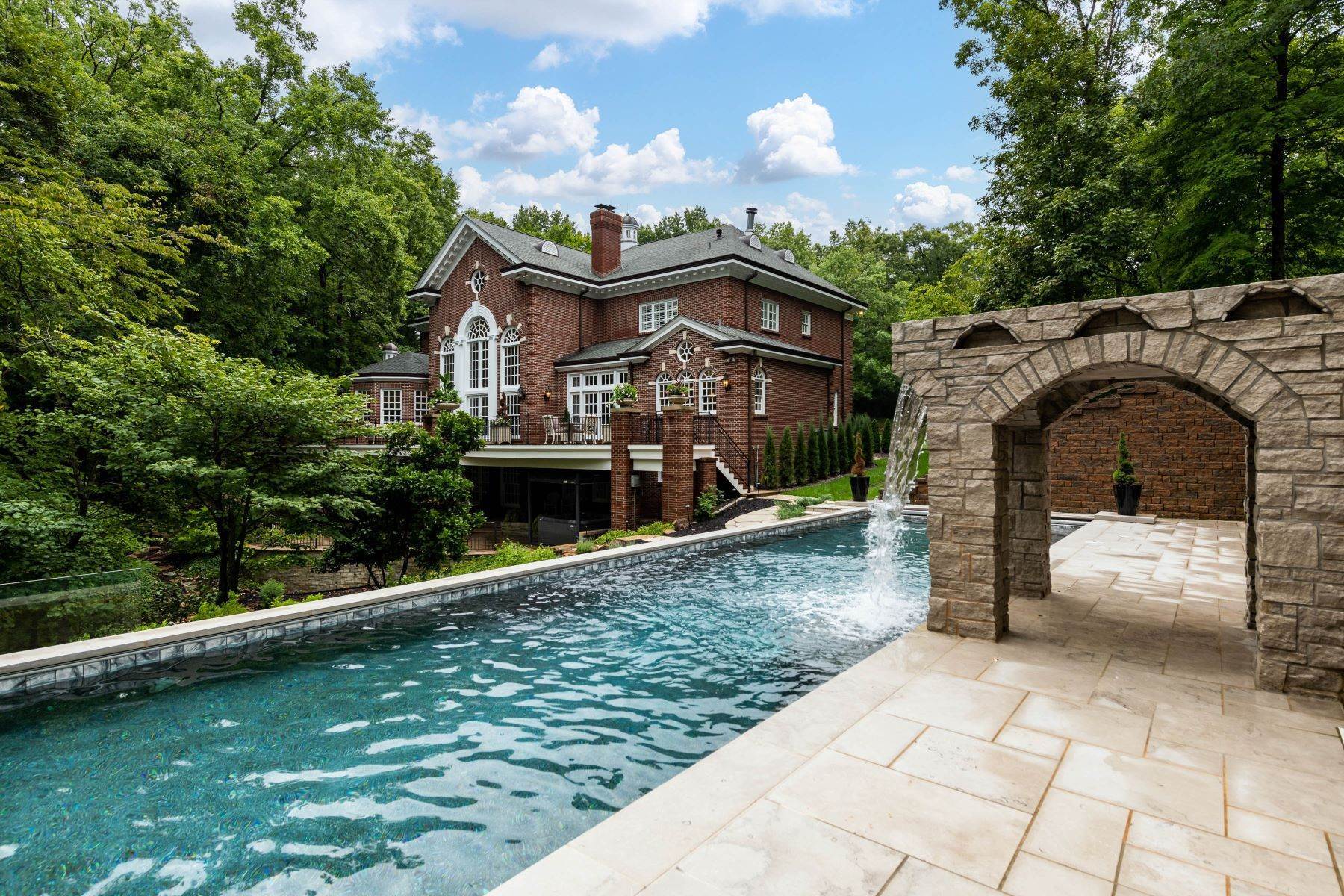 38. Single Family Homes for Sale at Spectacular Mansion on 6+ Acre Estate 7327 Christopher Drive St. Louis, Missouri 63129 United States