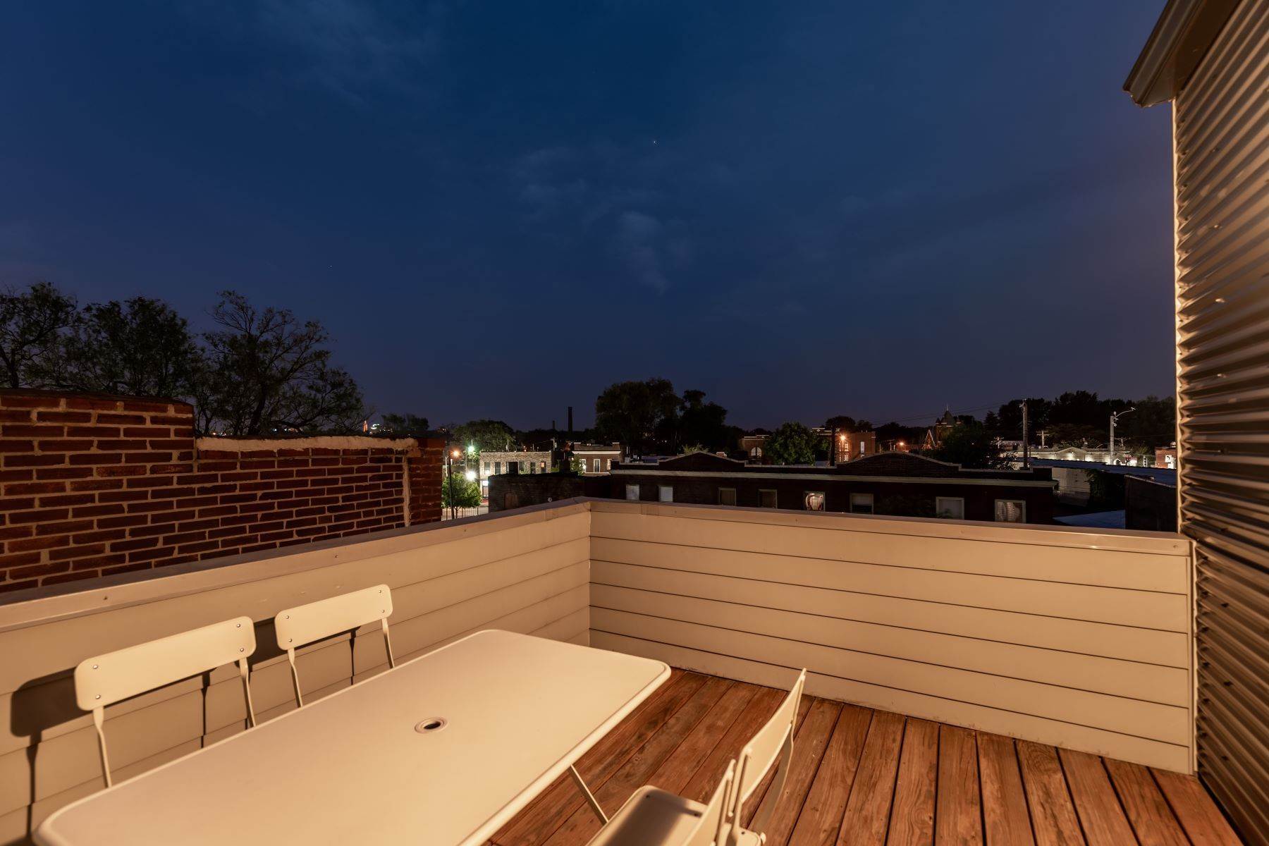 31. Single Family Homes for Sale at Contemporary Home with Impeccable Curated Finishes 4231 Gibson Avenue St. Louis, Missouri 63110 United States
