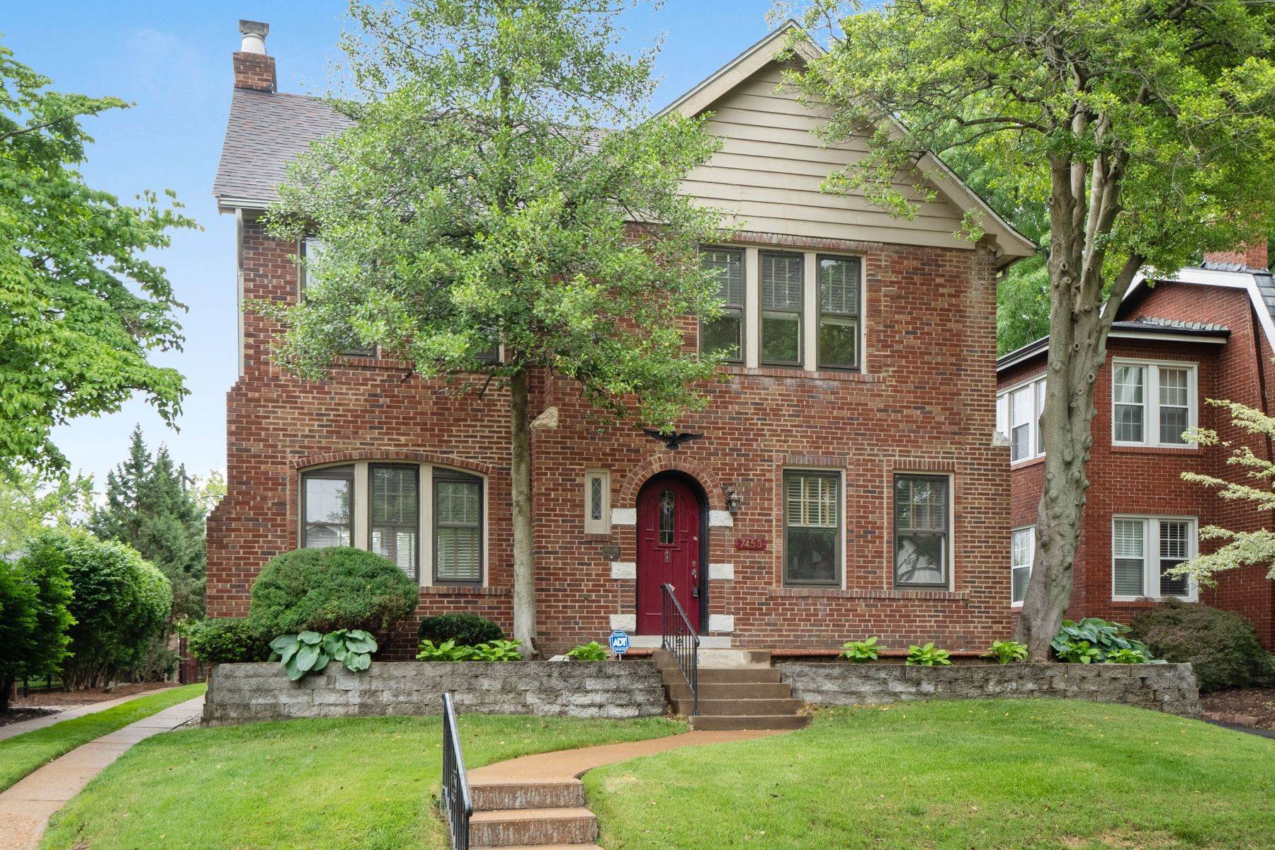 Single Family Homes for Sale at A Classic University City Home on a Highly Sought-After Street 7453 Teasdale Avenue University City, Missouri 63130 United States
